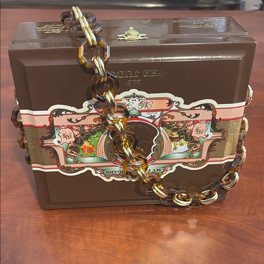 Elegant Brown Shoulder Bag with Chain Strap